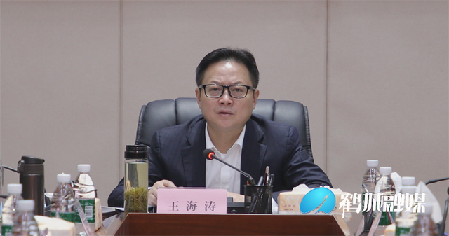 区委书记王海涛出席会议并讲话,区领导符峻,谭茂河等参加.