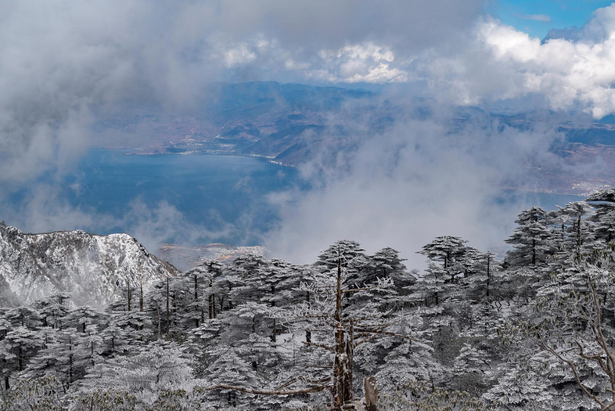 苍山负雪银装素裹美如画