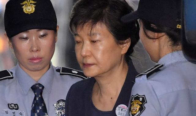 朴槿惠亲妹参选韩国总统后，朴槿惠被特赦，特赦名单没有李明博休闲区蓝鸢梦想 - Www.slyday.coM