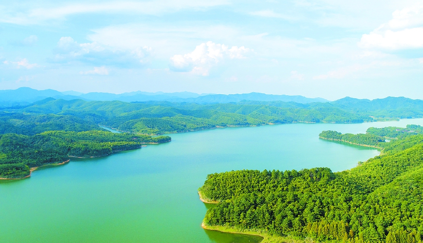 浙江安吉山绿水清景美民富
