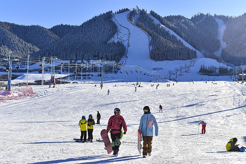 丝绸之路滑雪场雪道图片