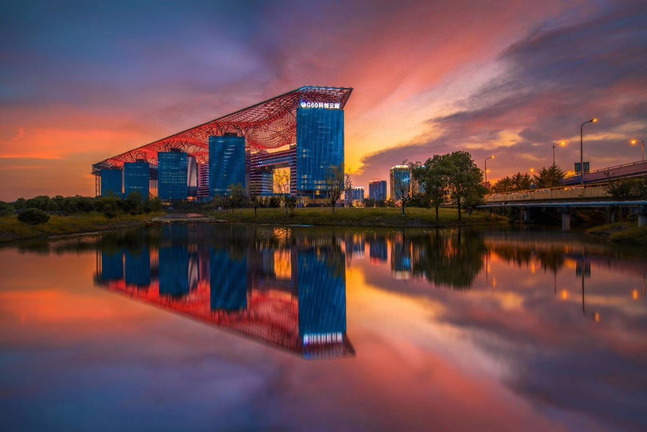 上海临港旗下云中巨舰汇聚尖端产业