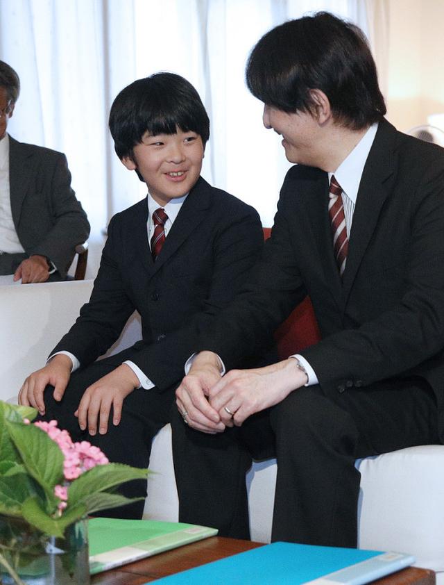 秋筱宫文仁亲王和儿子悠仁亲王.图源:视觉中国
