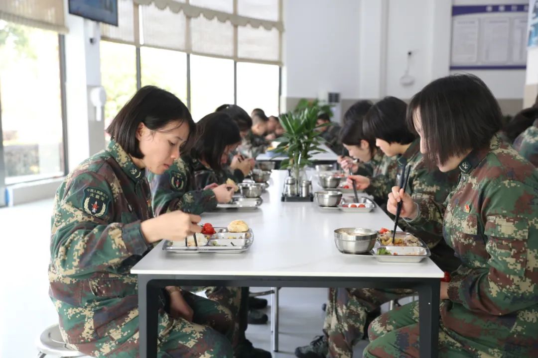 科!技!火箭军首家"智慧食堂"上线!