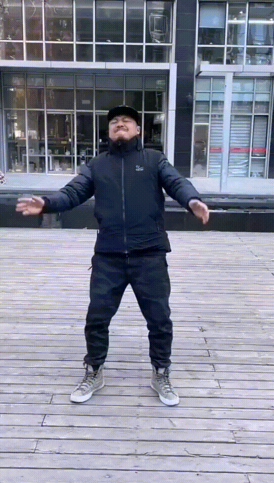 （图为第二代智能防摔马甲摔倒示意动图）