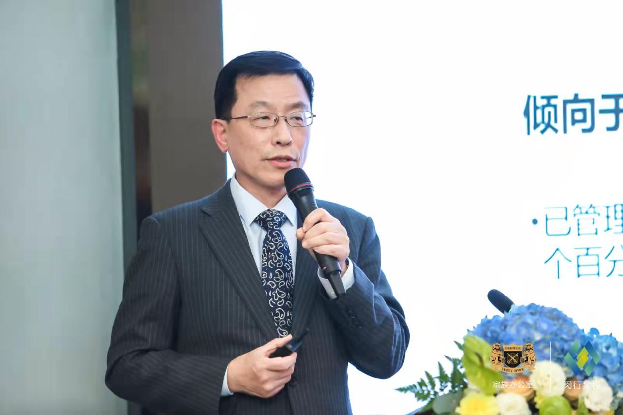 上海市保险学会副会长,华东政法大学保险法研究所所长李伟群明大家族