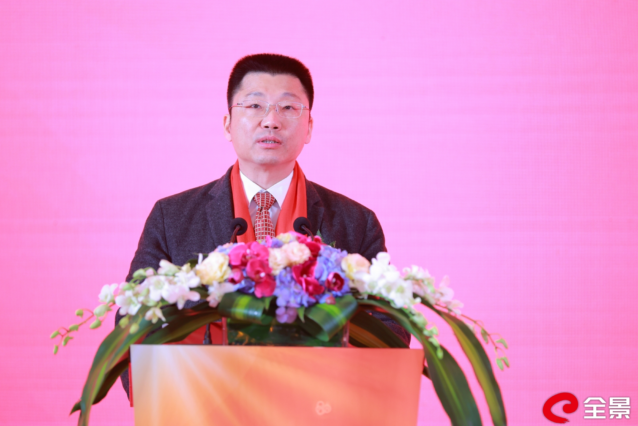 上海市杨浦区区委常委,副区长尼冰致辞