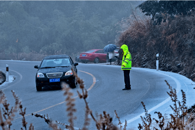 广西桂林下雪封路 这些路段已禁止车辆通行