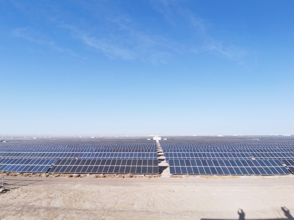 正泰新能源甘肃高台高崖子滩200mw光伏发电项目开工
