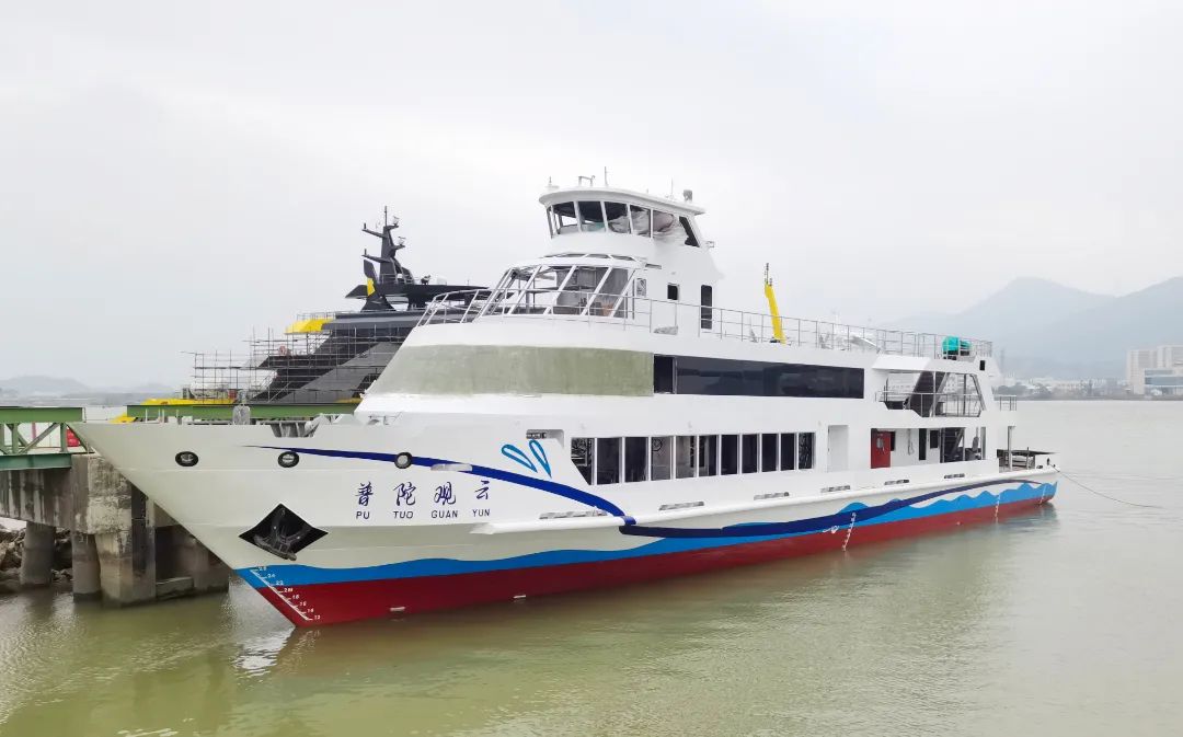水上客运新观光客船下水