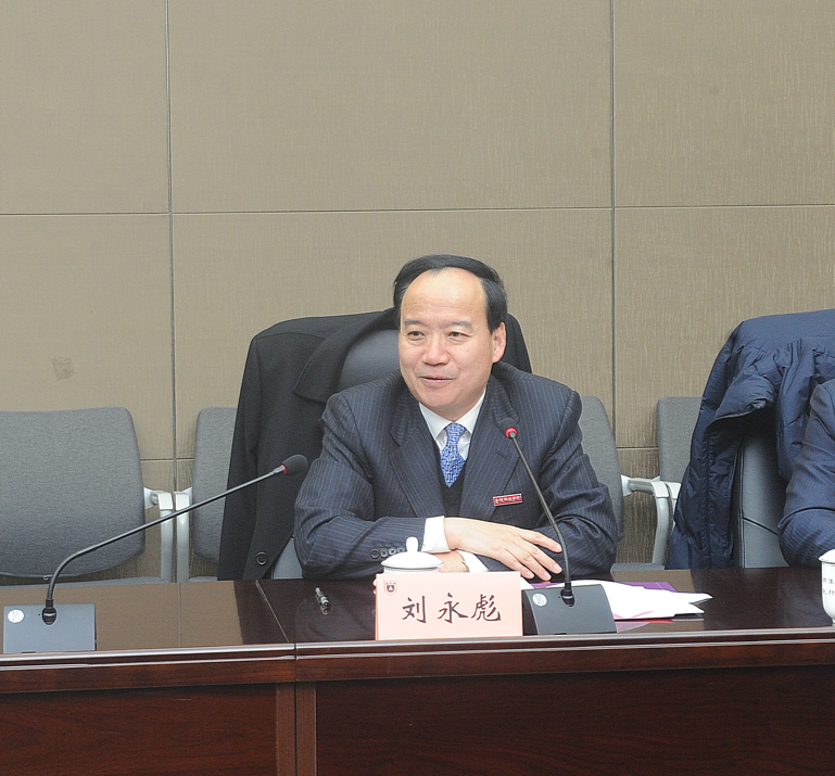 会议由南京大学党委副书记薛海林主持.