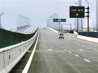 图为胜陆公路.(陈结生 吴大庆 摄)