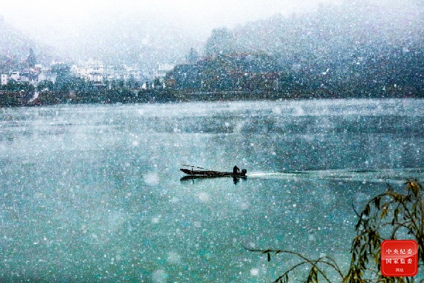 雪满龙山望五湖,渔舟沙步晚招呼.(杭州市纪委监委供 吴祥丰 摄)