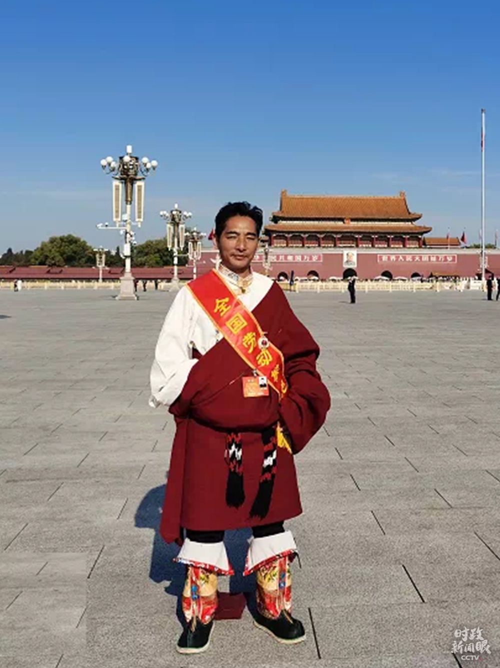 △在2020年全国劳动模范和先进工作者表彰大会上,共有13名纪检监察干部受到表彰。13人中有3位是全国劳动模范,来自青海玉树格欠村的扎加(藏族)位列其中。他说自己是第一次到北京,未来会继续发挥好村级监督委员的职责。(来源于中央纪委国家监委网站)