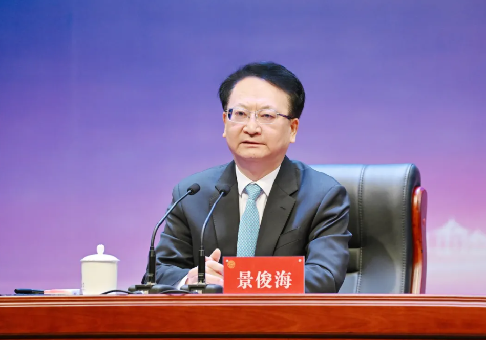 吉林省委常委,省委秘书长胡家福,副省长安立佳,吉林大学党委书记