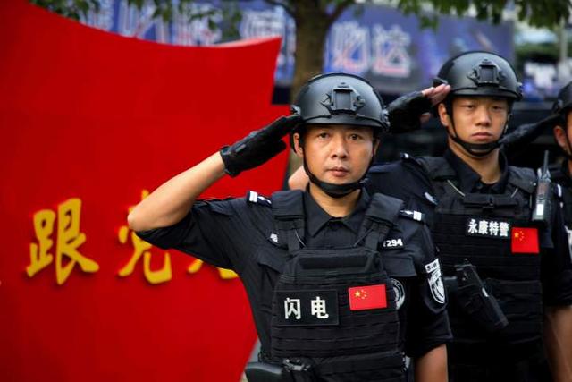 浙江特警队里的中国锁匠突入以秒计破门零失误