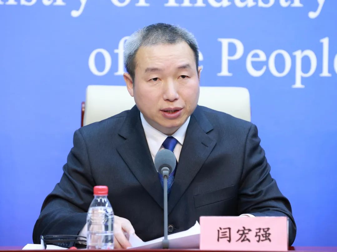 闫宏强据了解,西藏自治区在电信普遍服务支持前,行政村通光纤,通4g