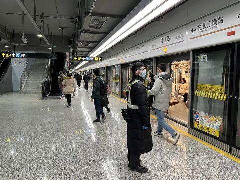 2021年12月30日，上海地铁18号线江浦路站。 受访者供图