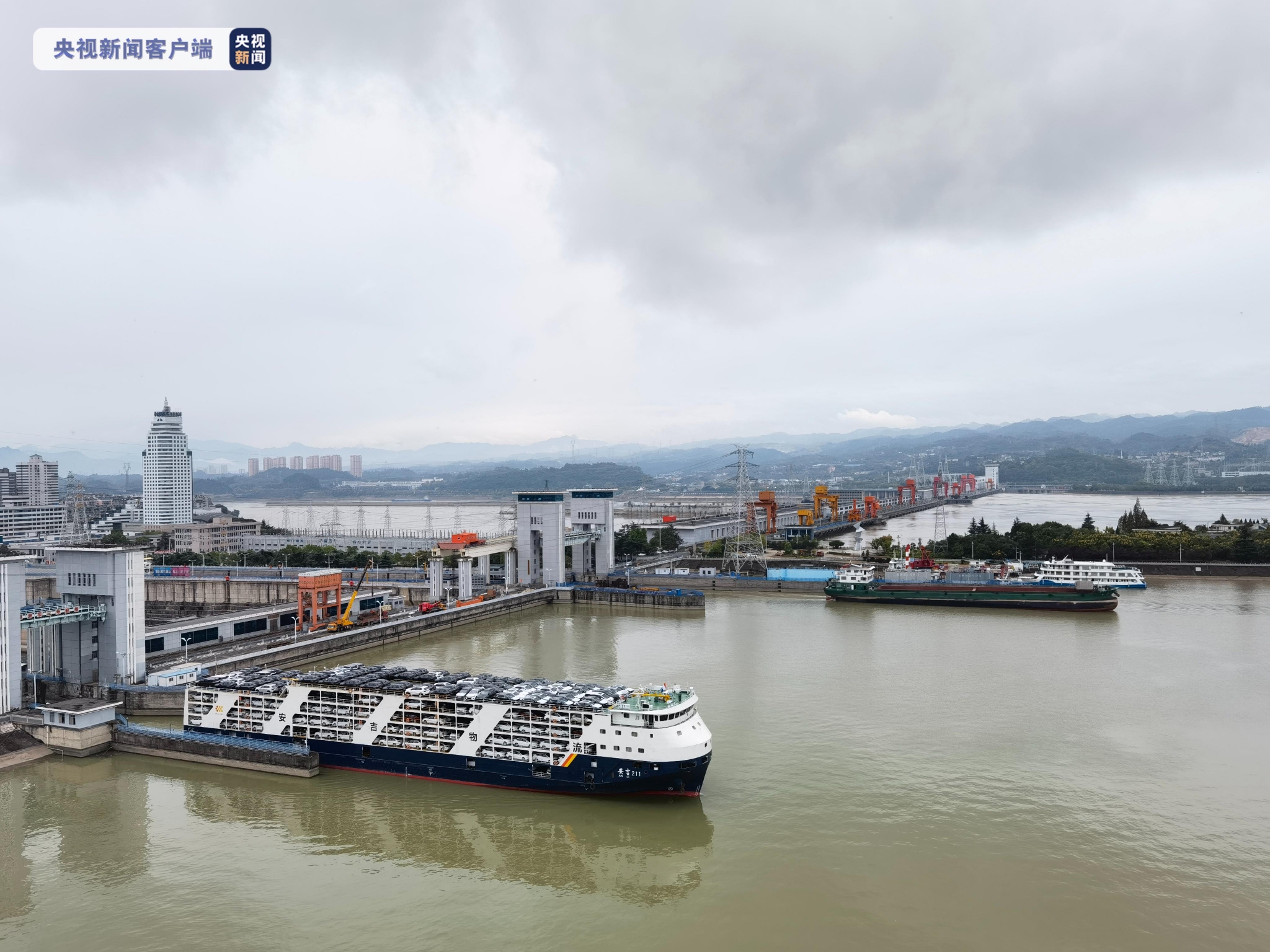 创历史新高长江干线港口货物吞吐量超35亿吨