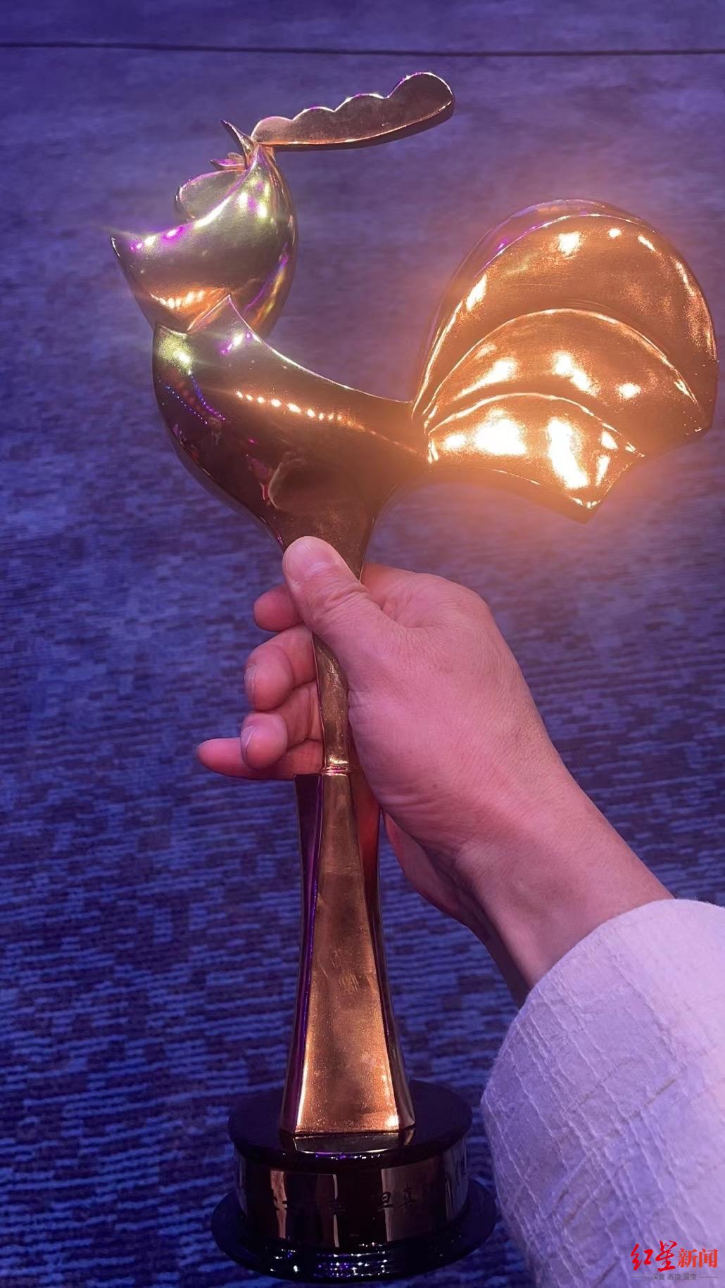 四川导演旦真旺甲获金鸡奖背后张艺谋送上鼓励与阿来分享喜讯