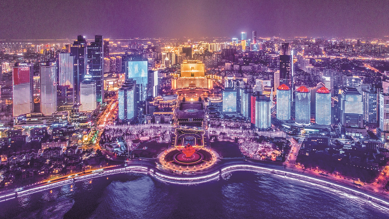 图为青岛浮山湾夜景.王华 摄