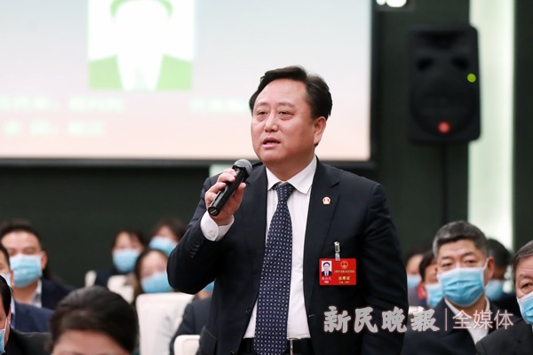 两会特写松江和奉贤的区委书记抢话筒五个新城专题审议会上妙语频出