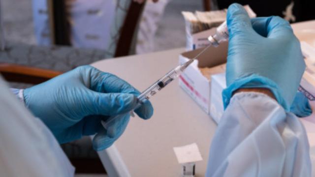 美国加州一人接种疫苗几小时后死亡，来自辉瑞或莫德纳尚不清楚