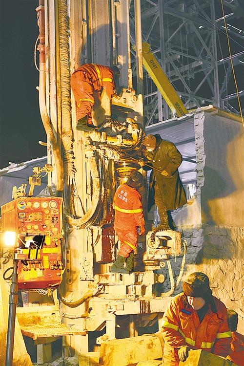 山东栖霞笏山金矿11名矿难被困人员成功升井