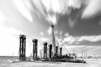 胜利油田新春公司对春风油田油井实施高效措施.李 琰 摄