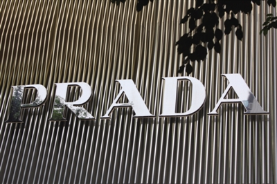 prada"躺枪"还是"躺赢"?