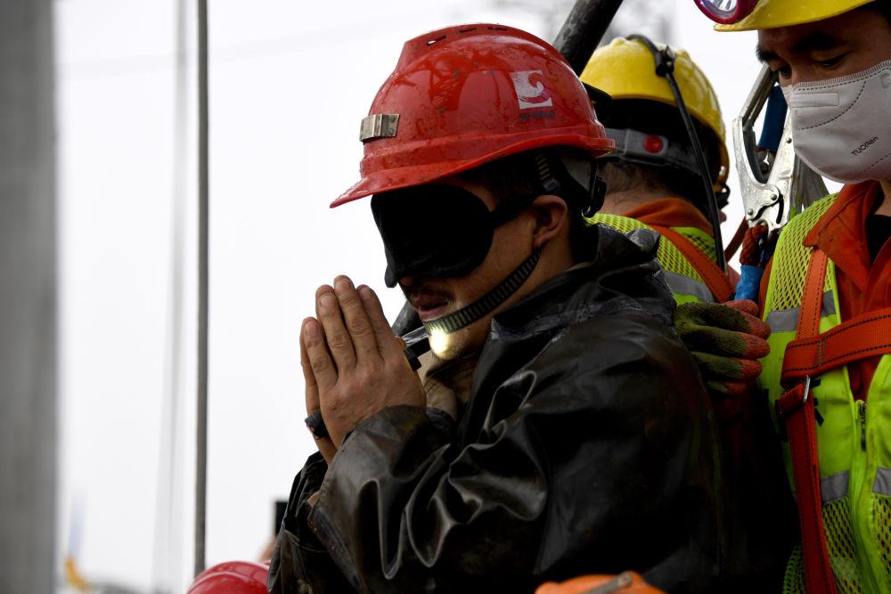 8点见严书记出镜痛哭忏悔