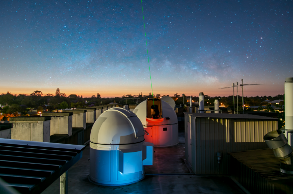 西澳大利亚大学（UWA）的一台自导光学终端。图片来源：ICRAR