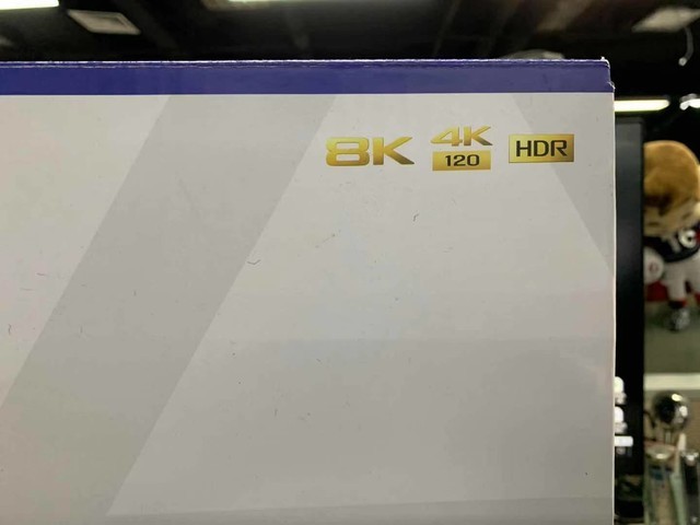  PS5包装盒上印有8K、4K120Hz、HDR的字样