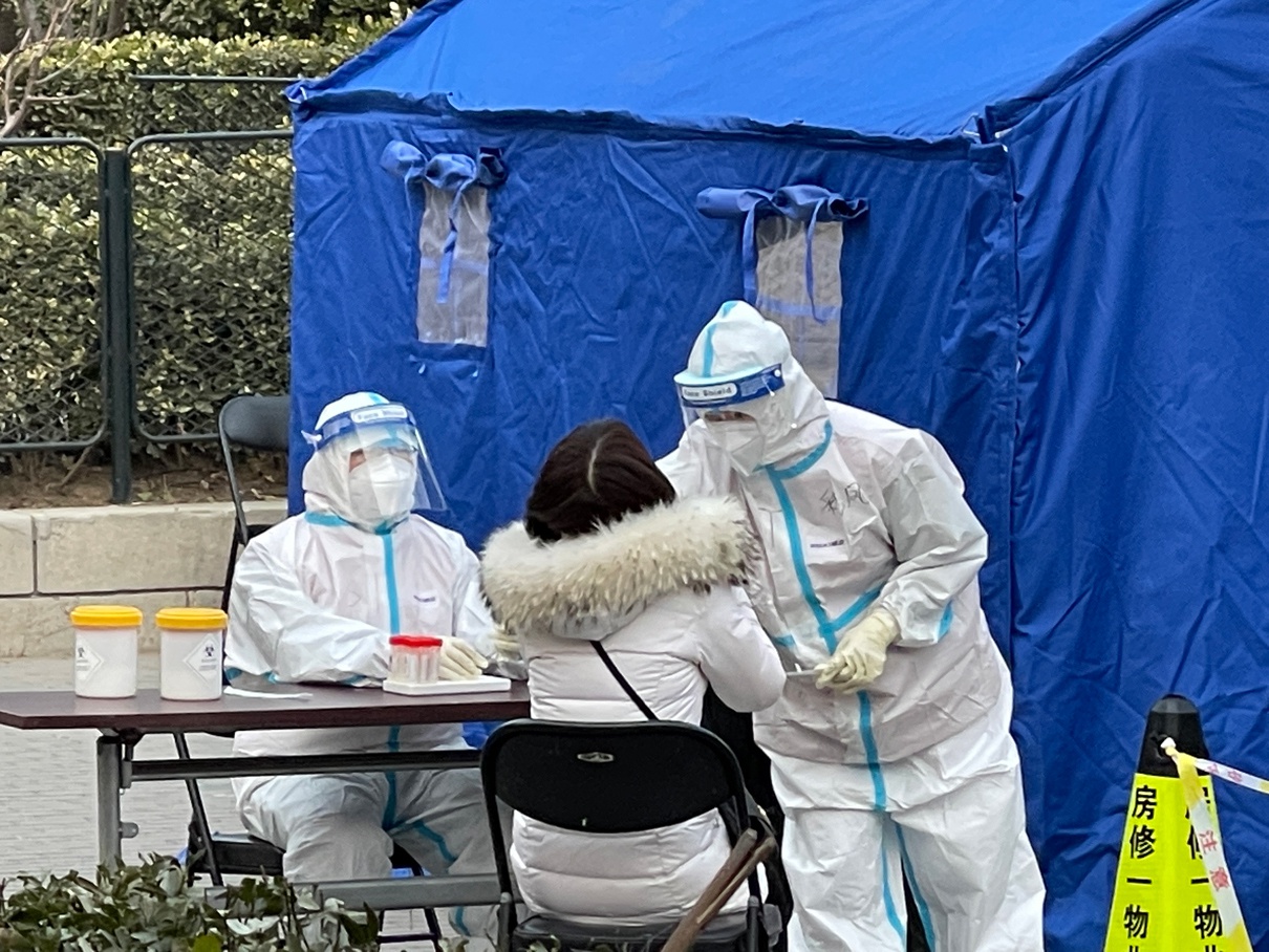 △1月22日北京西城区，居民进行核酸检测