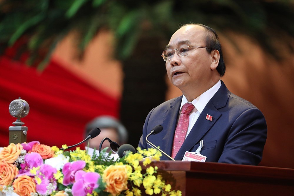 越共中央政治局委员、政府总理阮春福代表主席团致开幕词。（越通社）