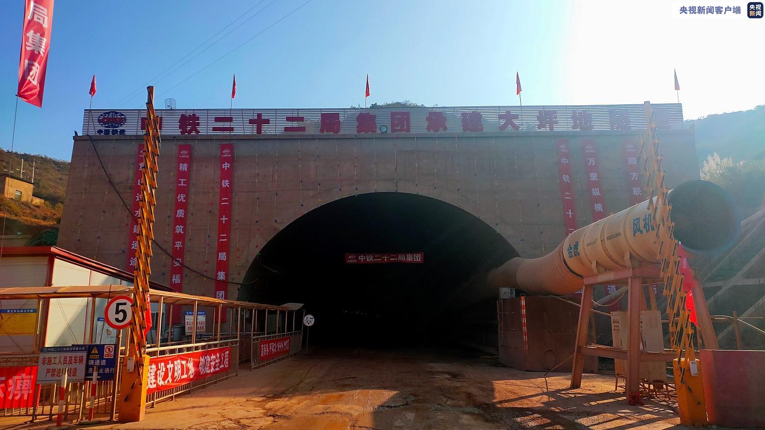 国道G56昆楚段扩建工程所有隧道全部贯通