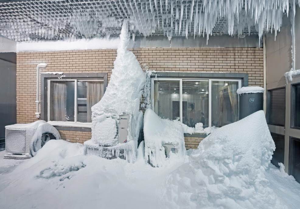 (图为格力空调在-30℃的实验室里运行)