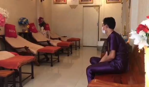 △空空荡荡的曼谷按摩店