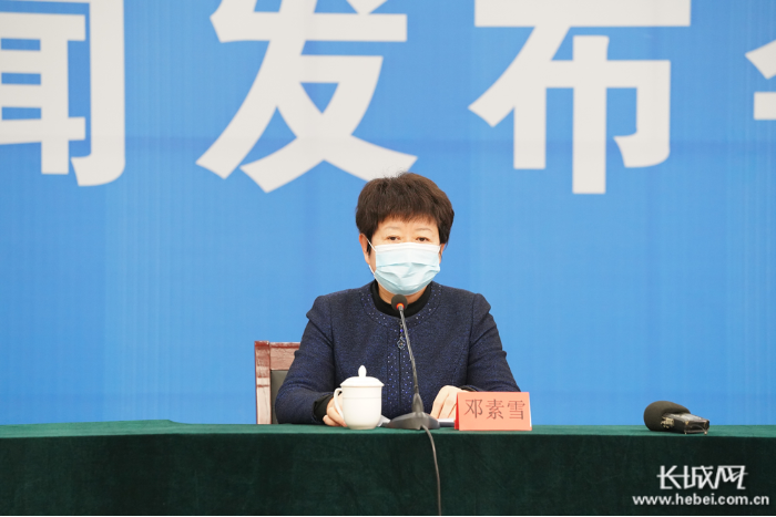 邢台市应对疫情工作领导小组办公室主任、市人民政府副市长邓素雪介绍情况。长城网记者 刘俐验 摄