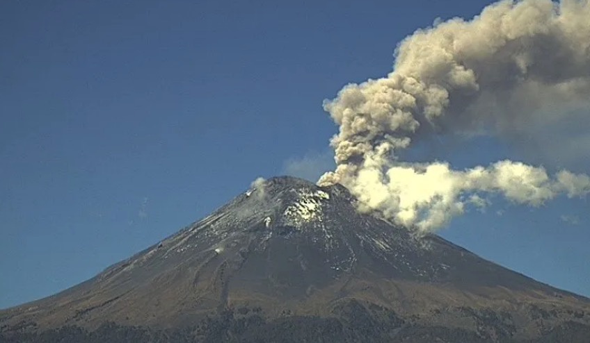 ​墨西哥波波卡特佩特火山喷发 烟柱最高达700米