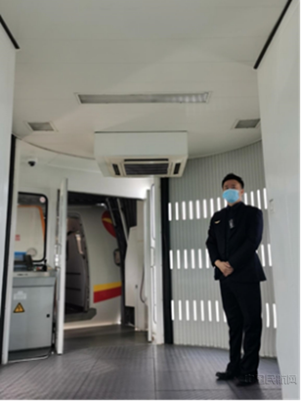 天津航空安全员孙全:恪尽职守为旅客保驾护航
