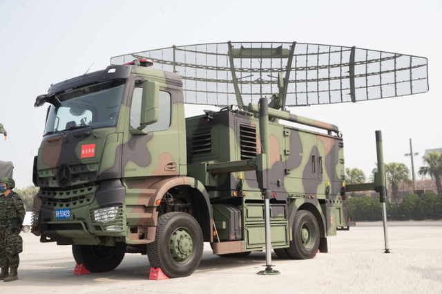 台军表示,战时首先由机动雷达车组的机动雷达车,作业车搜索及整合目标