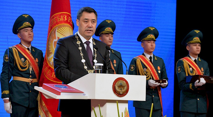 扎帕罗夫宣誓就任吉尔吉斯斯坦总统