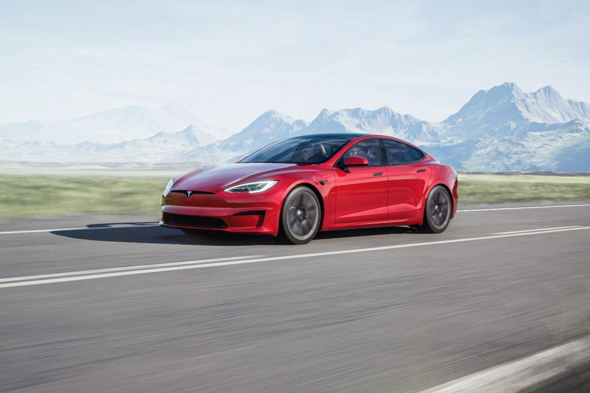 特斯拉正式发布重新设计的 Model S：外观内饰焕然一新，采用 U 型方向盘
