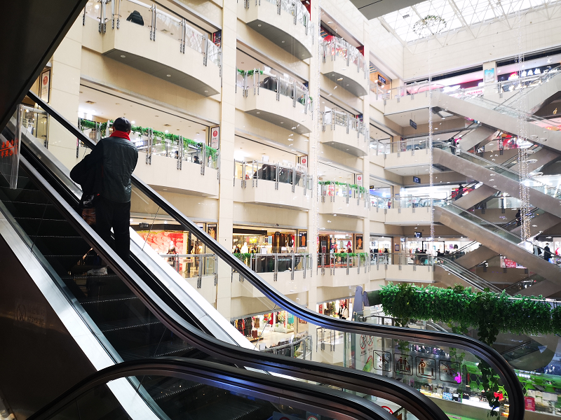 商户发力线上节庆衣物销售火爆百荣世贸商城年味儿十足