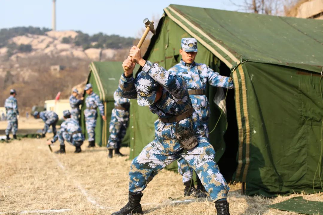 野外驻训看防化兵们的必备技能