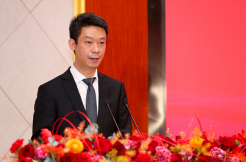 金科股份完成董事会换届选举周达任董事长杨程钧任总裁