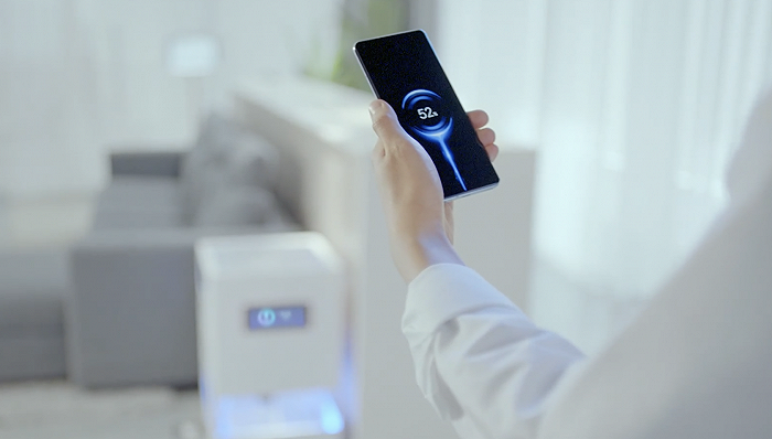 小米首发隔空充电技术 可在数米半径内5瓦远距离充电