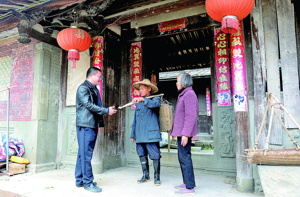 德化县委书记梁玉华考察调研正在丁墘村建设的文体园项目陶瓷工业助推