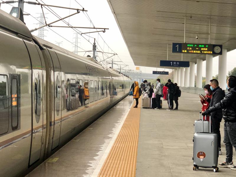 上海客运站春运需持有核酸检测报告高铁客流减半长途客车减少